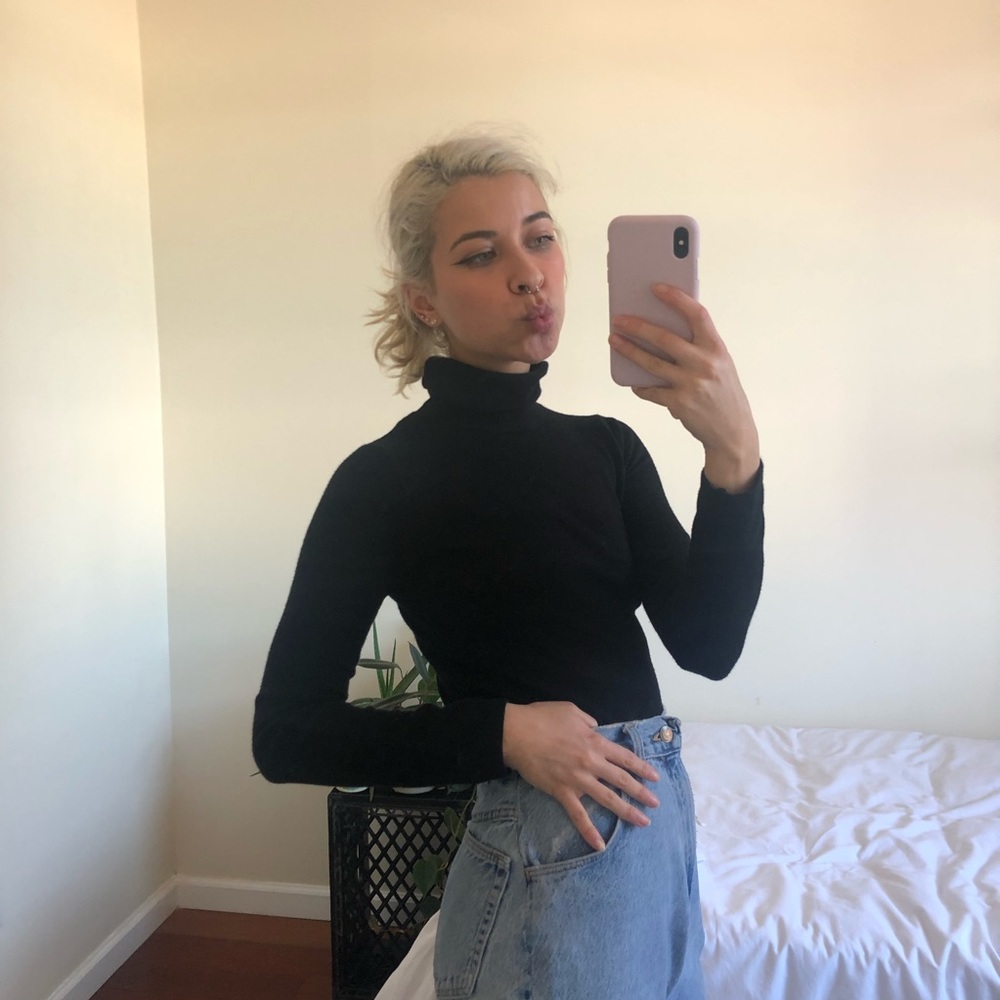 everlane “pima micro rib turtleneck” in black